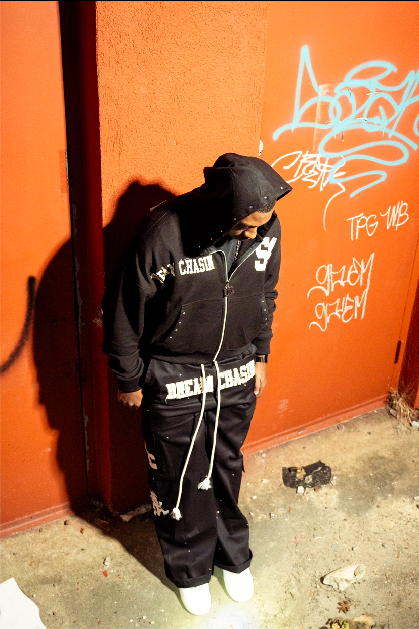 DC zip up hoodie black/white (cropped)