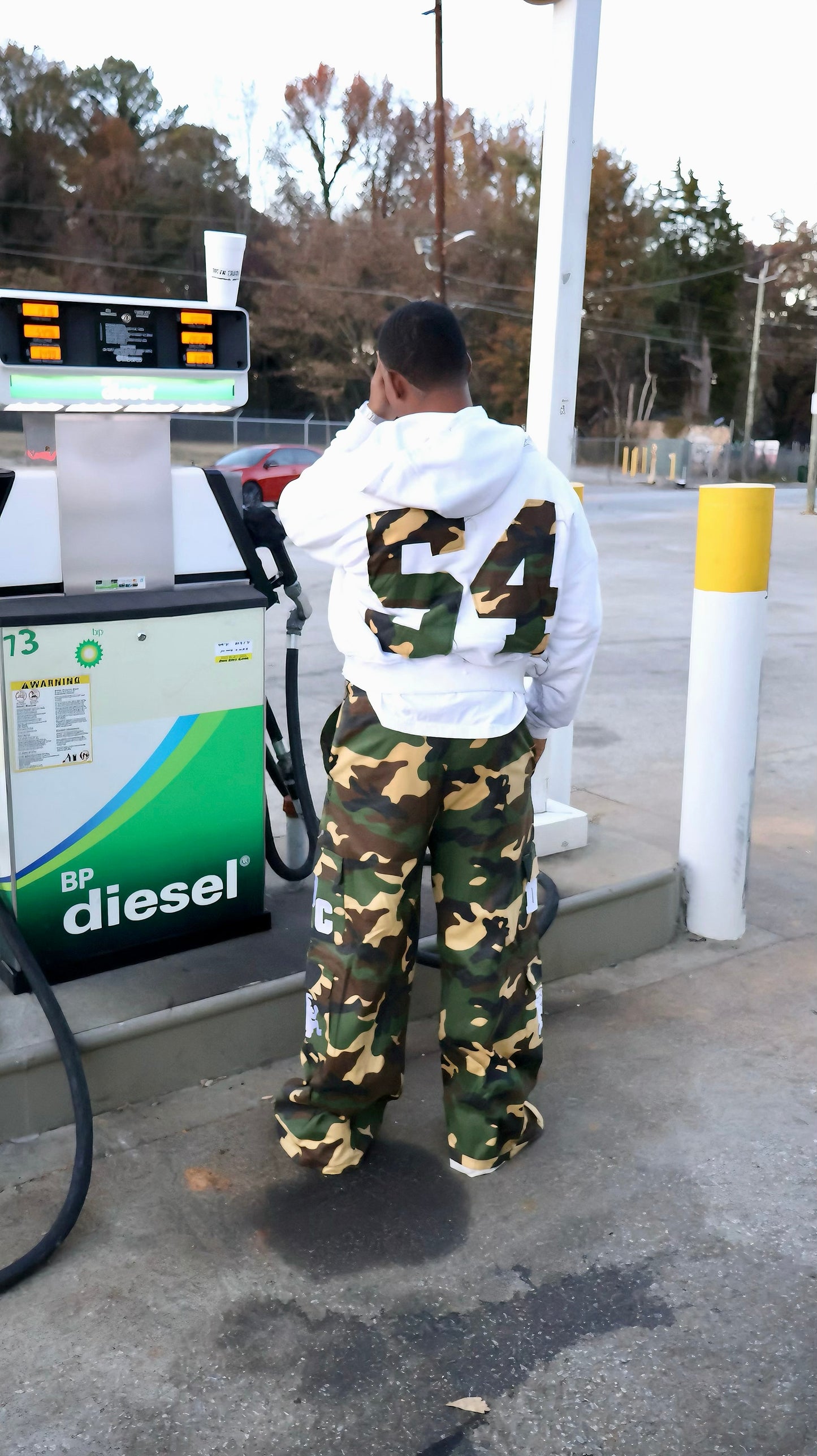 DC zip up hoodie white/ camo cropped